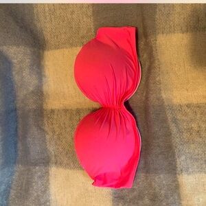 •Strapless Bikini Top
•PINK
•Small